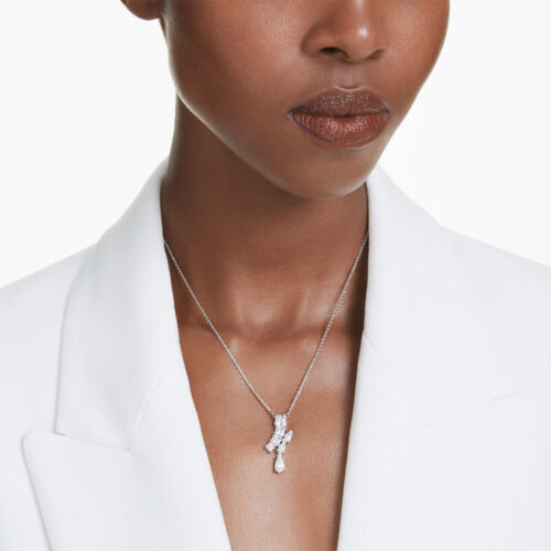 Dây chuyền Swarovski 5700420 Matrix pendant khi đeo
