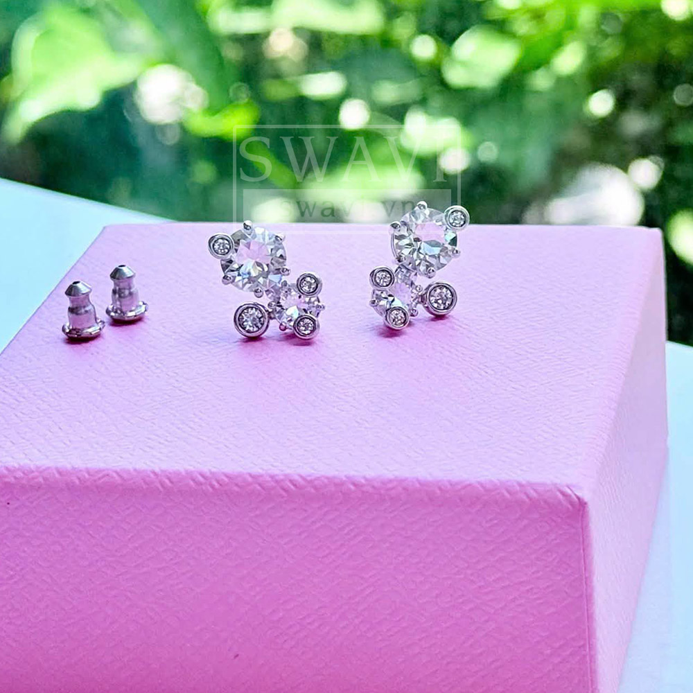 Bông tai Swarovski 5732253 Constella stud earrings hình chụp thật