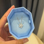 Dây chuyền Swarovski 5755817 Ariana Grande x Swarovski hình chụp thật