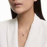 Dây chuyền Swarovski 5642887 Dextera pendant khi đeo