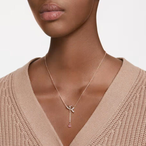 Dây chuyền Swarovski 5647569 Hyperbola Y pendant khi đeo