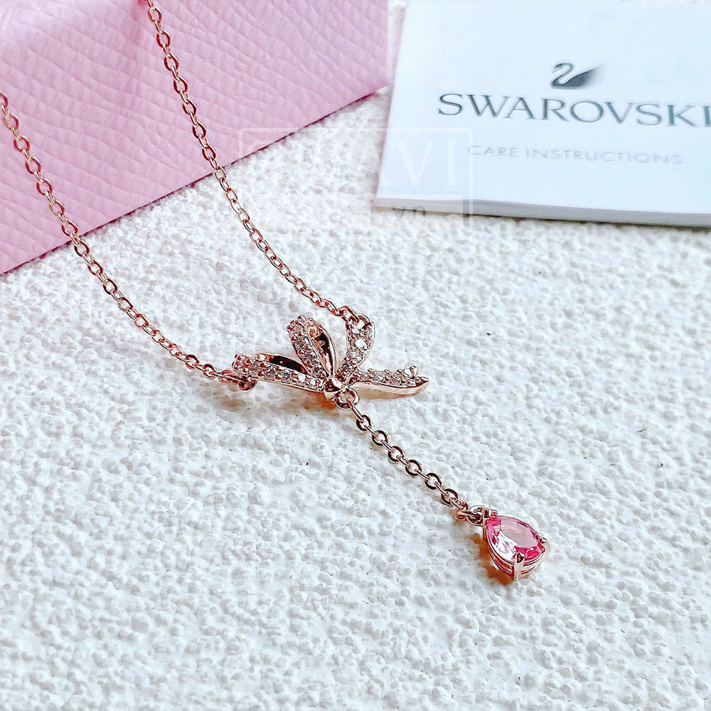 Chi tiết đá hồng Swarovski 5647569 Hyperbola Y pendant
