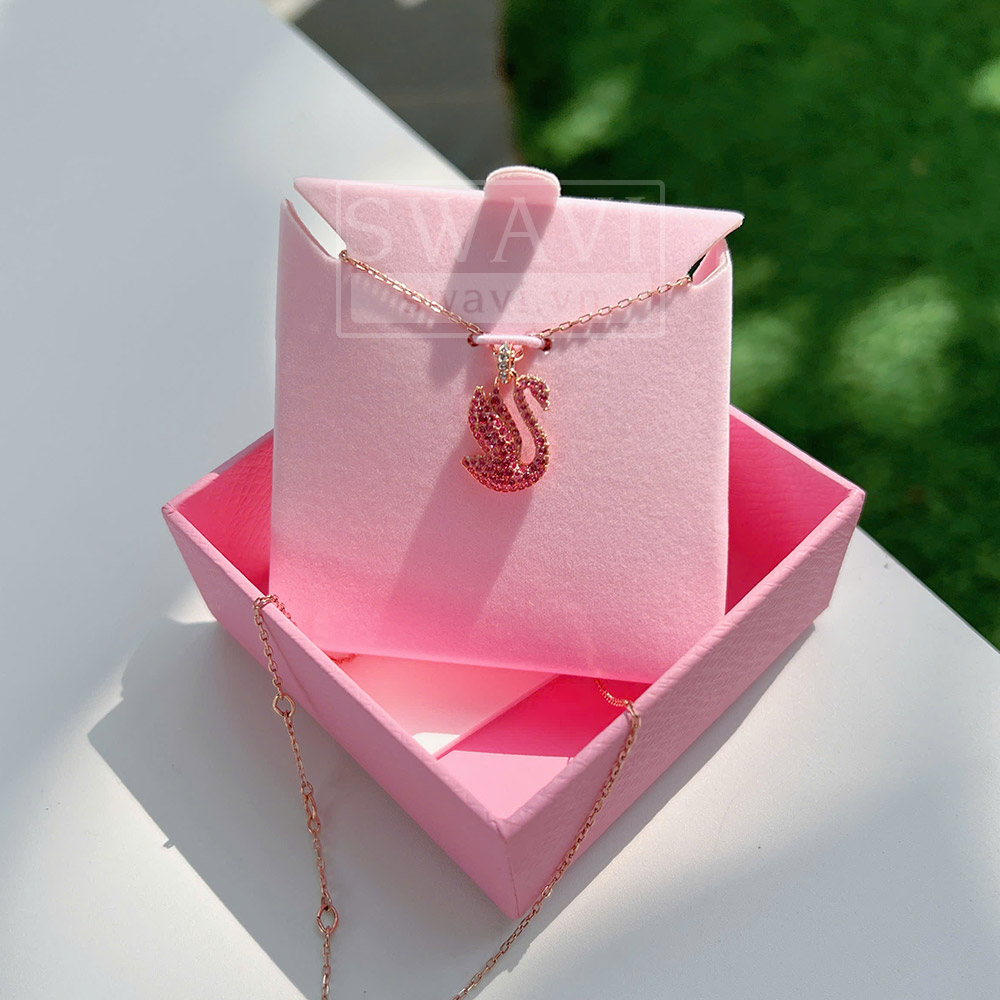 Chi tiết thiên nga Swarovski 5647552 Swan pendant