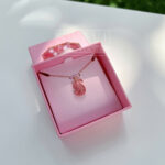Swarovski 5647552 Swan pendant góc nghiêng