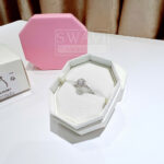 Chi tiết pavé Swarovski 5717930 Una Angelic ring