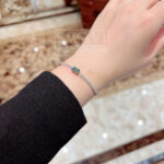 Swarovski 5693411 Matrix bracelet xanh lá khi đeo