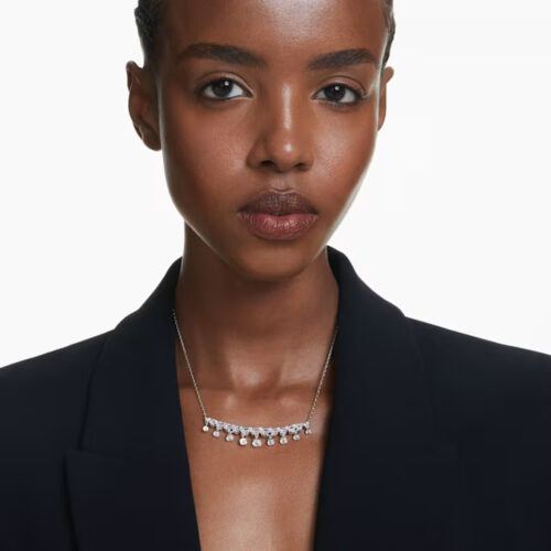 Dây chuyền Swarovski 5692637 Idyllia necklace khi đeo