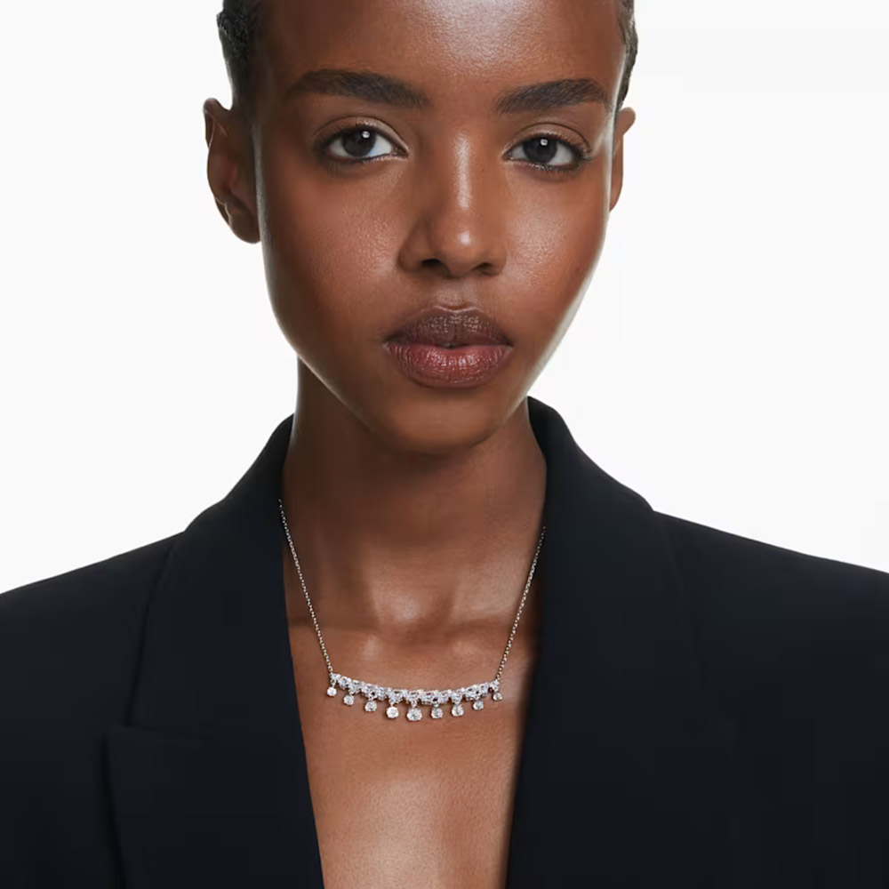 Dây chuyền Swarovski 5692637 Idyllia necklace khi đeo