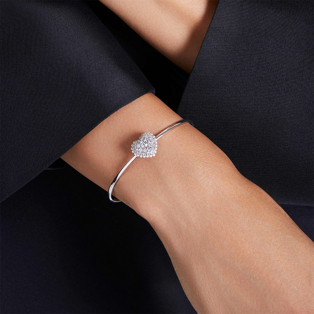 Vòng tay Swarovski 5684385 Idyllia bangle khi đeo trên cổ tay