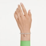 Vòng tay Swarovski 5737267 Idyllia bangle khi đeo