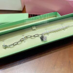 Vòng tay Swarovski 5705720 Swan bracelet hình chụp thật